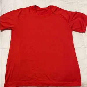Medium men’s Lululemon vent shirt